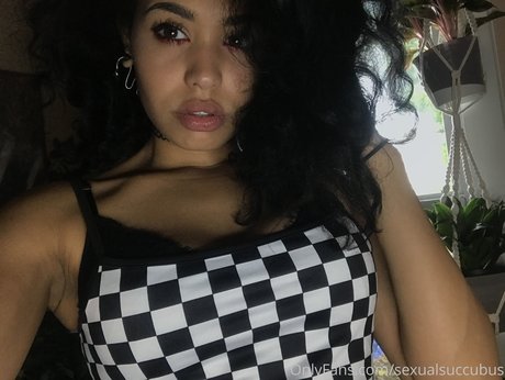 E Gamer Girlfriend free actress photos