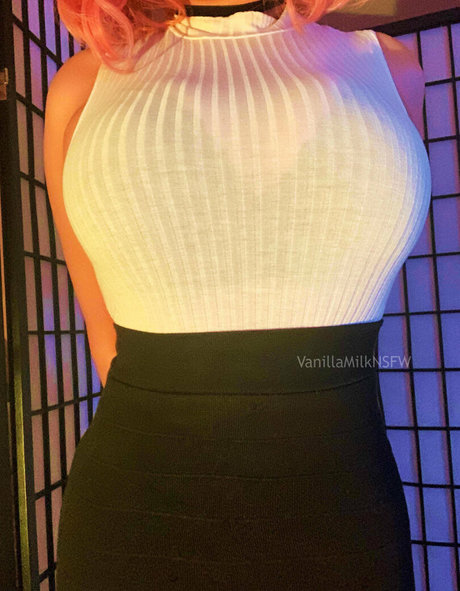 Villainous Coochie erotic model image