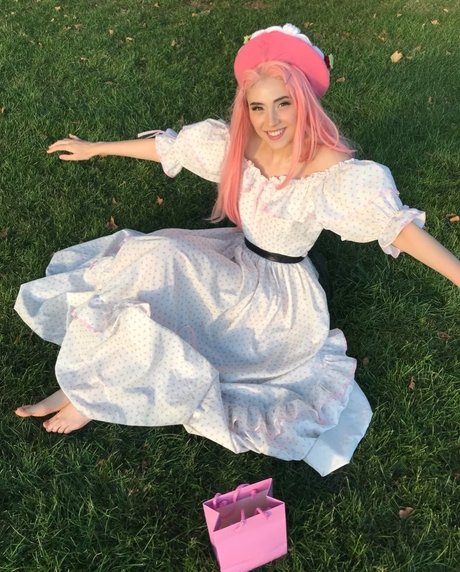 Mina Bell high quality model images