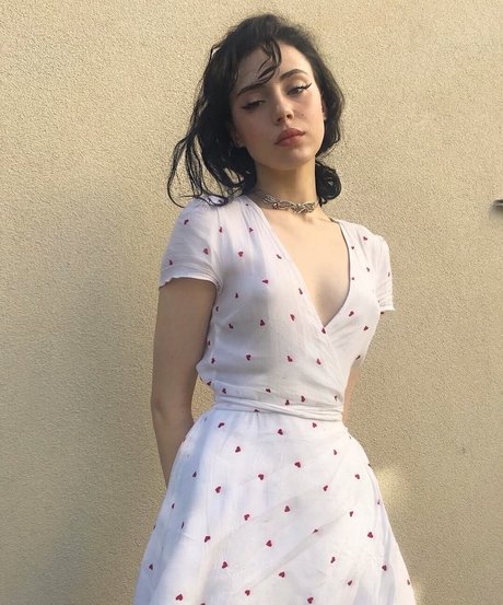 Mina Bell sex model pictures