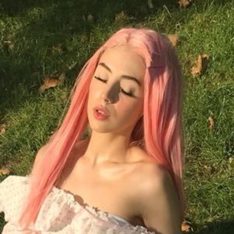 Mina Bell nude actress photo