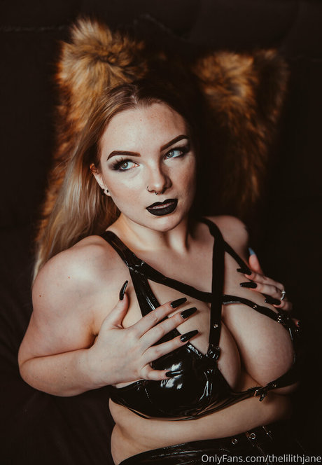 Lilith Jane free model pictures