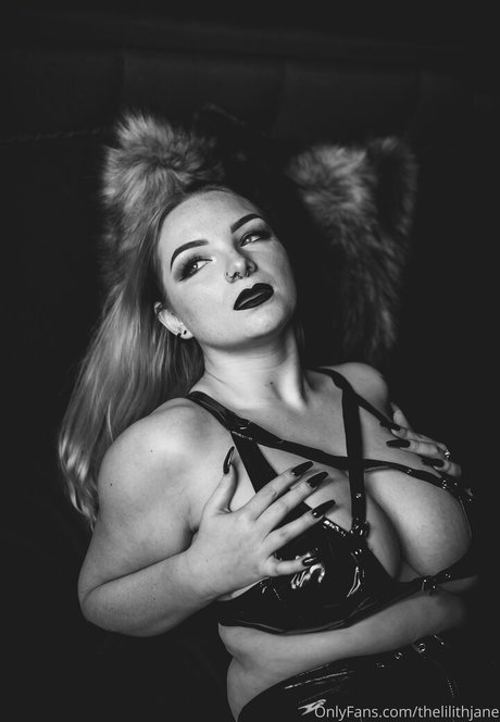 Lilith Jane erotic pornstar img