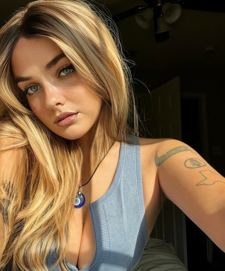 Serena Stone star nude pic