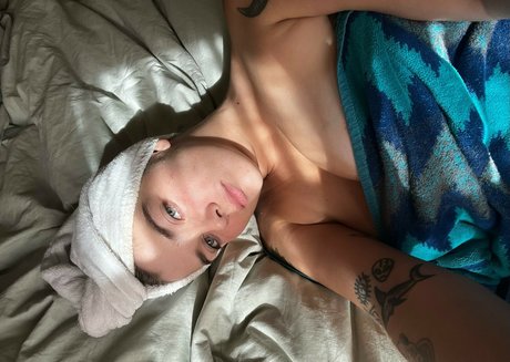 Serena Stone model hot pic