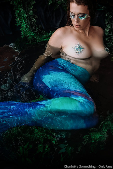 Charlotte Something star nude img