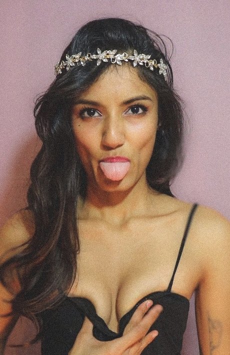 Viva Athena hot model photos