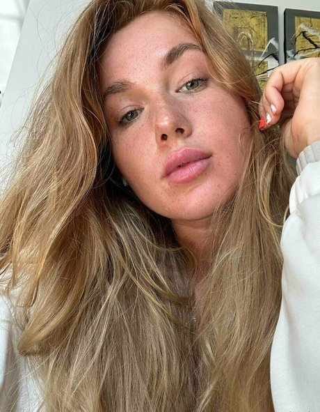 batty red hair star archive