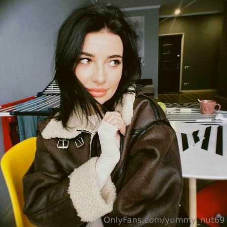 Yummy Nut sexy model pics