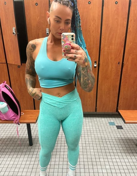 Miss Lindsay Q model nudes images