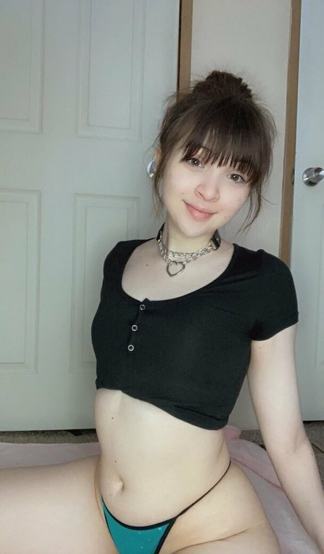 MyaXS perfect star pic