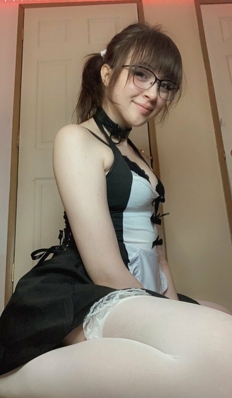 MyaXS star adult photo