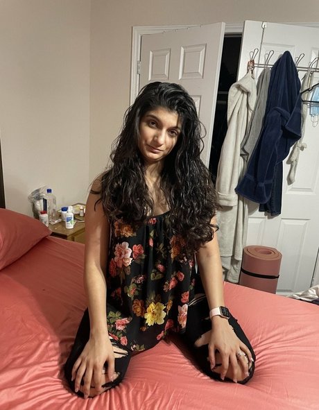 Ahornypaki model sex pics