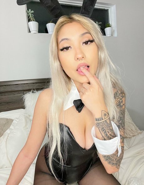 calamari mami art model gallery