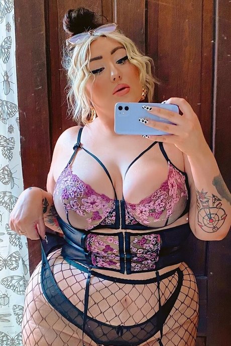 cakexface model nude photo