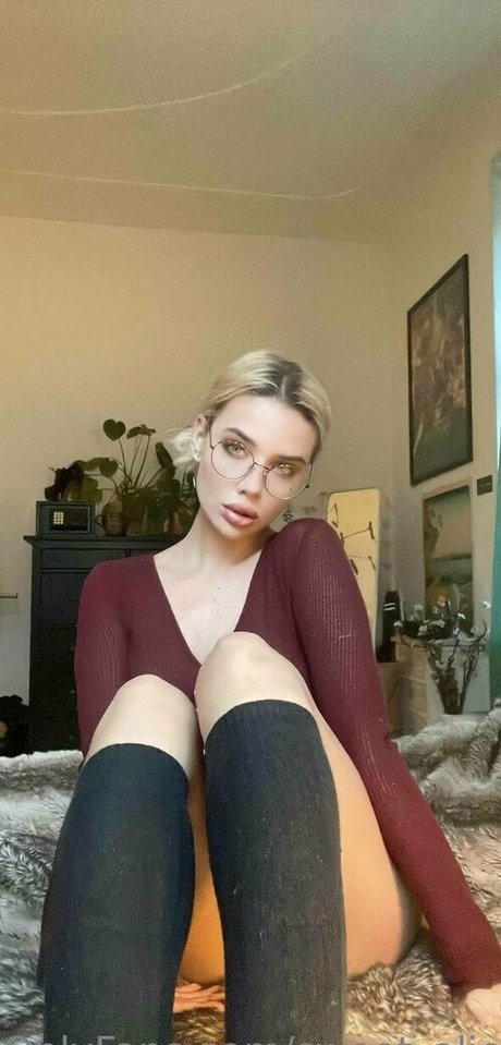 Sweet Aliceee nude actress pic