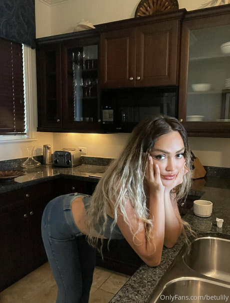 betulily exclusive actress gallery