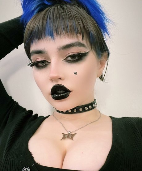 Queen Nephilim model pretty photos