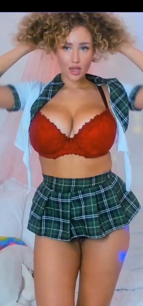 Merelin model top pic