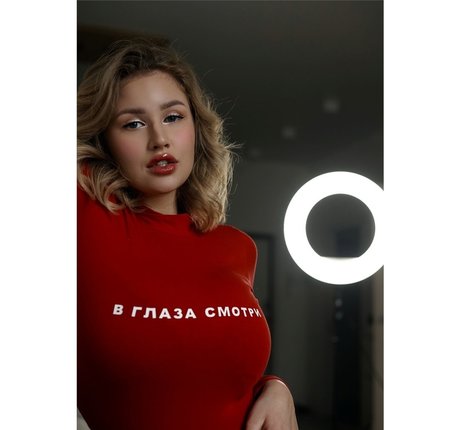 Merelin pretty pornstar image