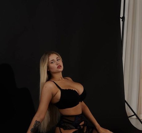 Merelin naked star galleries