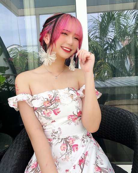 Akaei Ray model porn archive