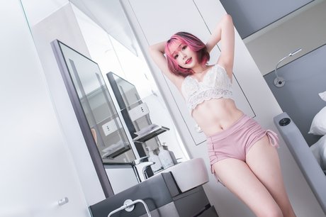 Akaei Ray nudes pornstar images