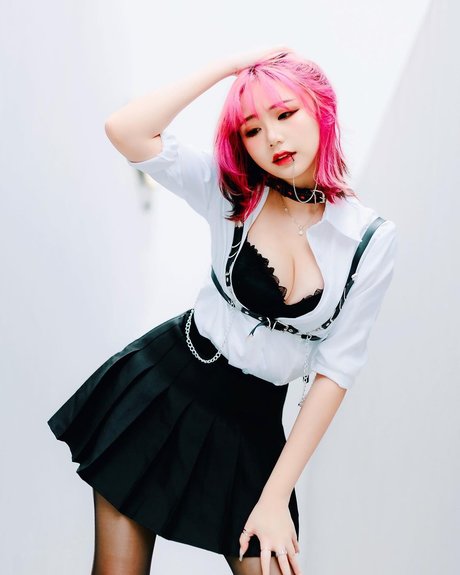 Akaei Ray nude model img