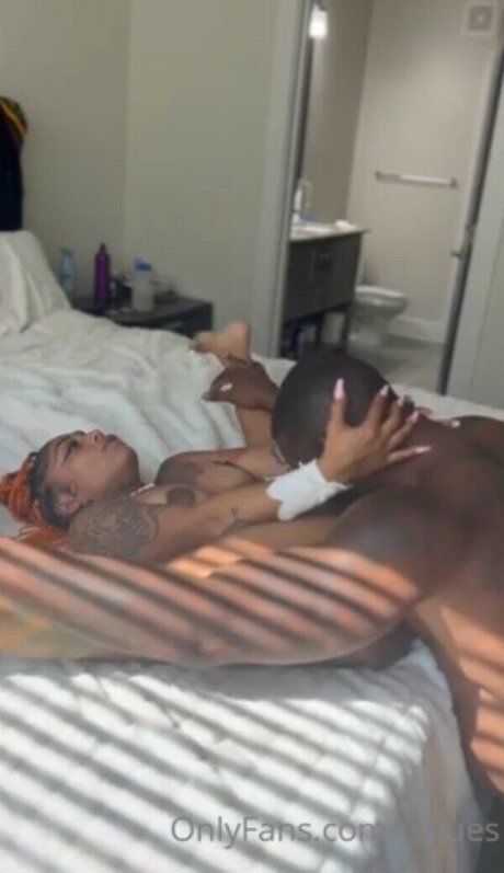 helloomcfly hd pornstar image