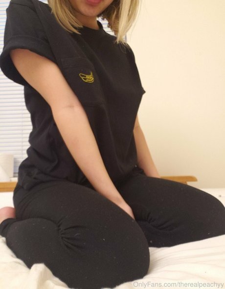 sweetpeachxo beautiful actress pics