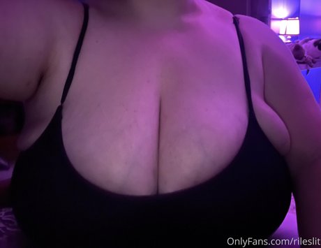 Rileslit pornstar hd image