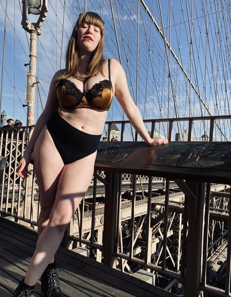 loisplz exclusive pornstar gallery