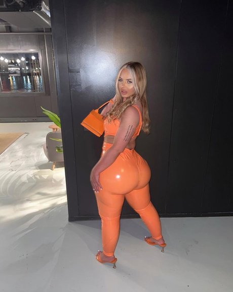 Esmee Dream star erotic photos