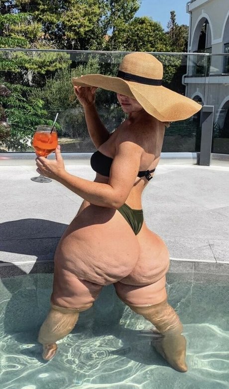 Esmee Dream beautiful actress image