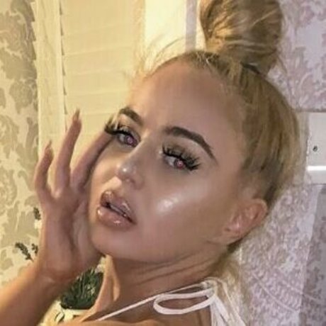 Esmee Dream high quality actress pictures