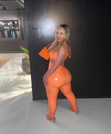 Esmee Dream model sex gallery