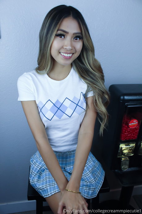 Adventuresof RxB model nude picture