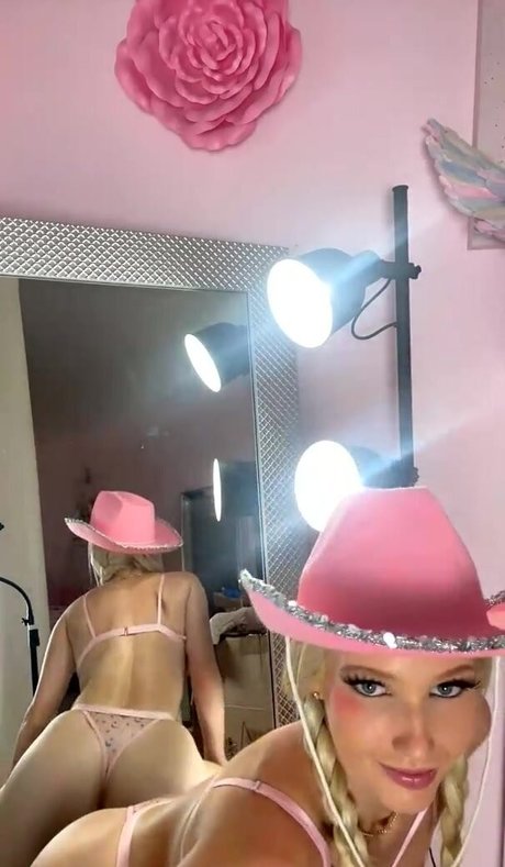 blonde ass onlyfans exclusive photos