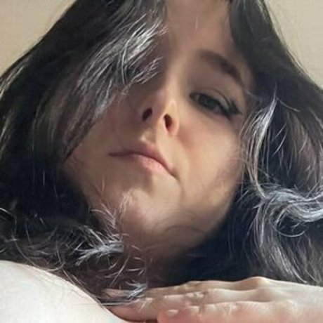 brattyrin star beautiful pic