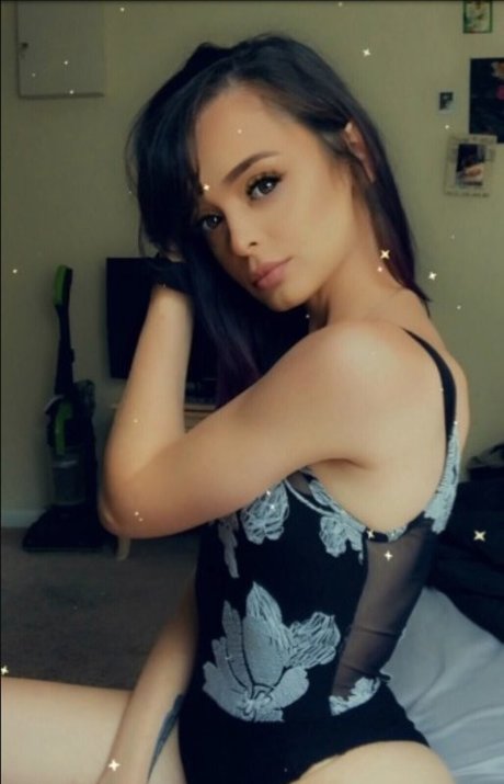 Mystichan model pornographic images