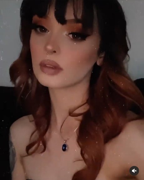 Mystichan sexy actress img