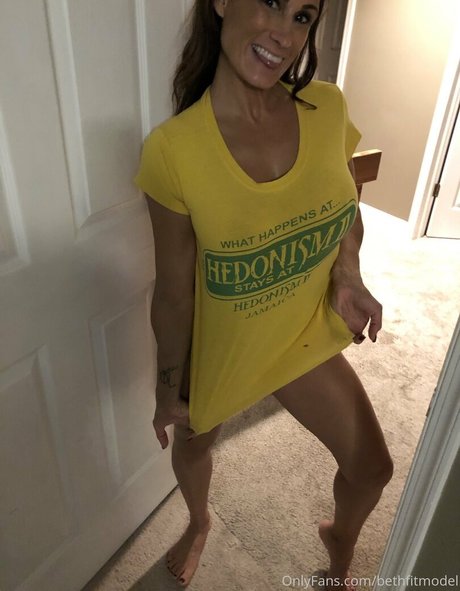 Kinky Mommy model pretty photos