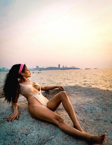 Yourgoldfish nude model images