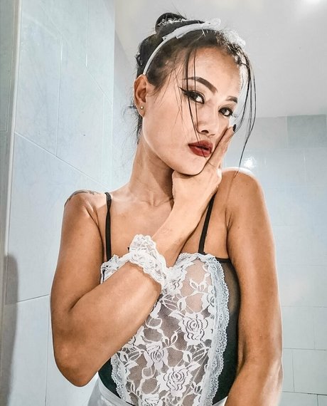 Yourgoldfish porn model photo