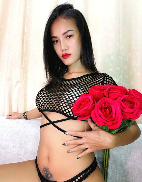 Yourgoldfish nice model photo