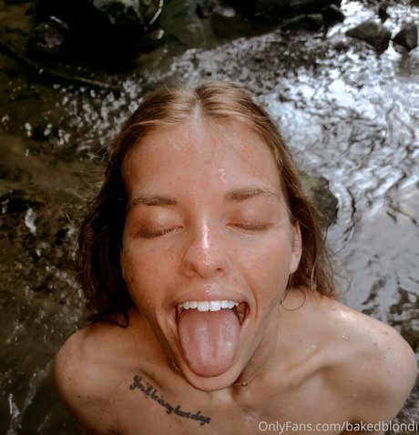 bakedblondi pornstar top pic