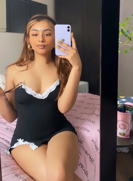 lilyluvrr hot star img