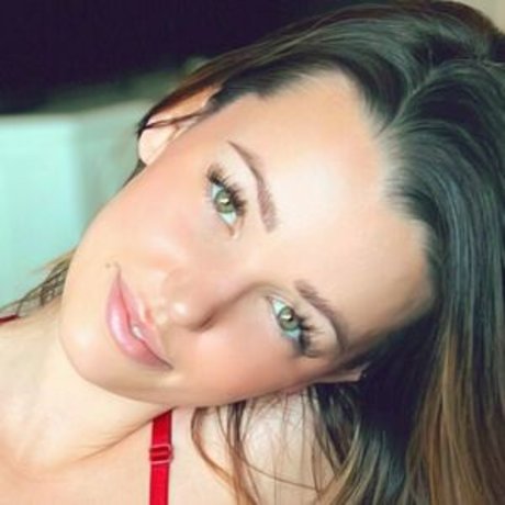 Yourgirlygracee model naked pic