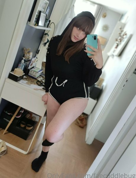 faecuddlebug model pretty picture