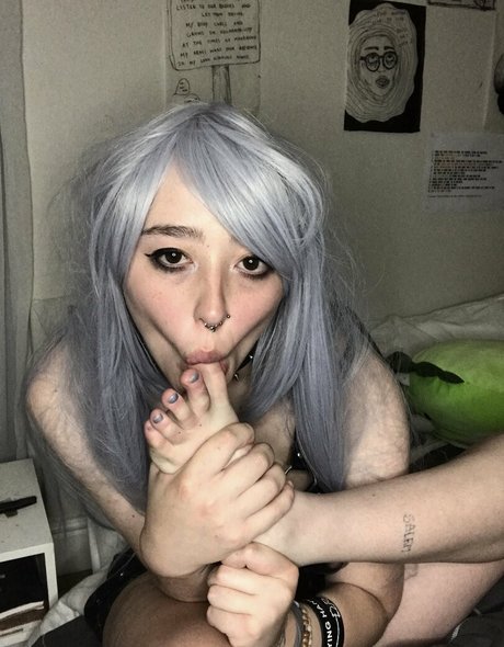 Moshpitmi sexy pornstar pic